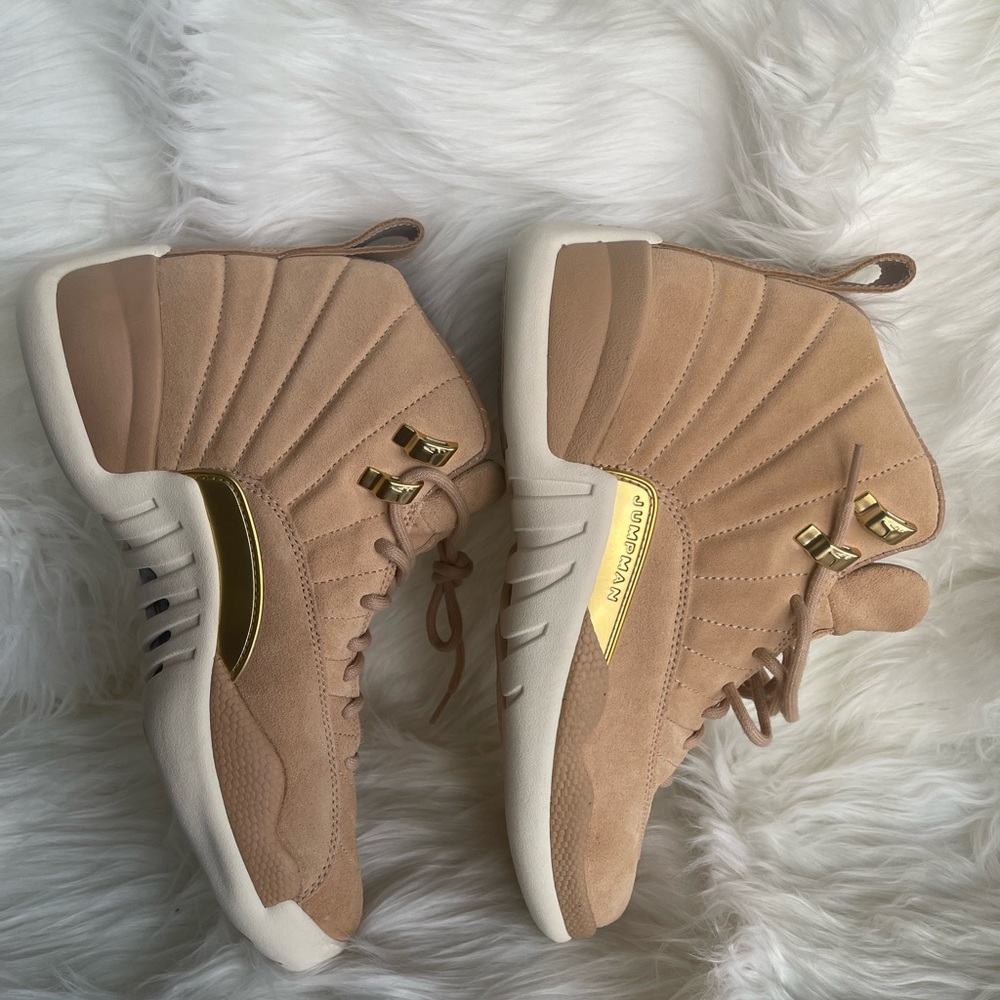 Women’s Air Jordan 12 Retro, Vachetta Tan  size 8.5